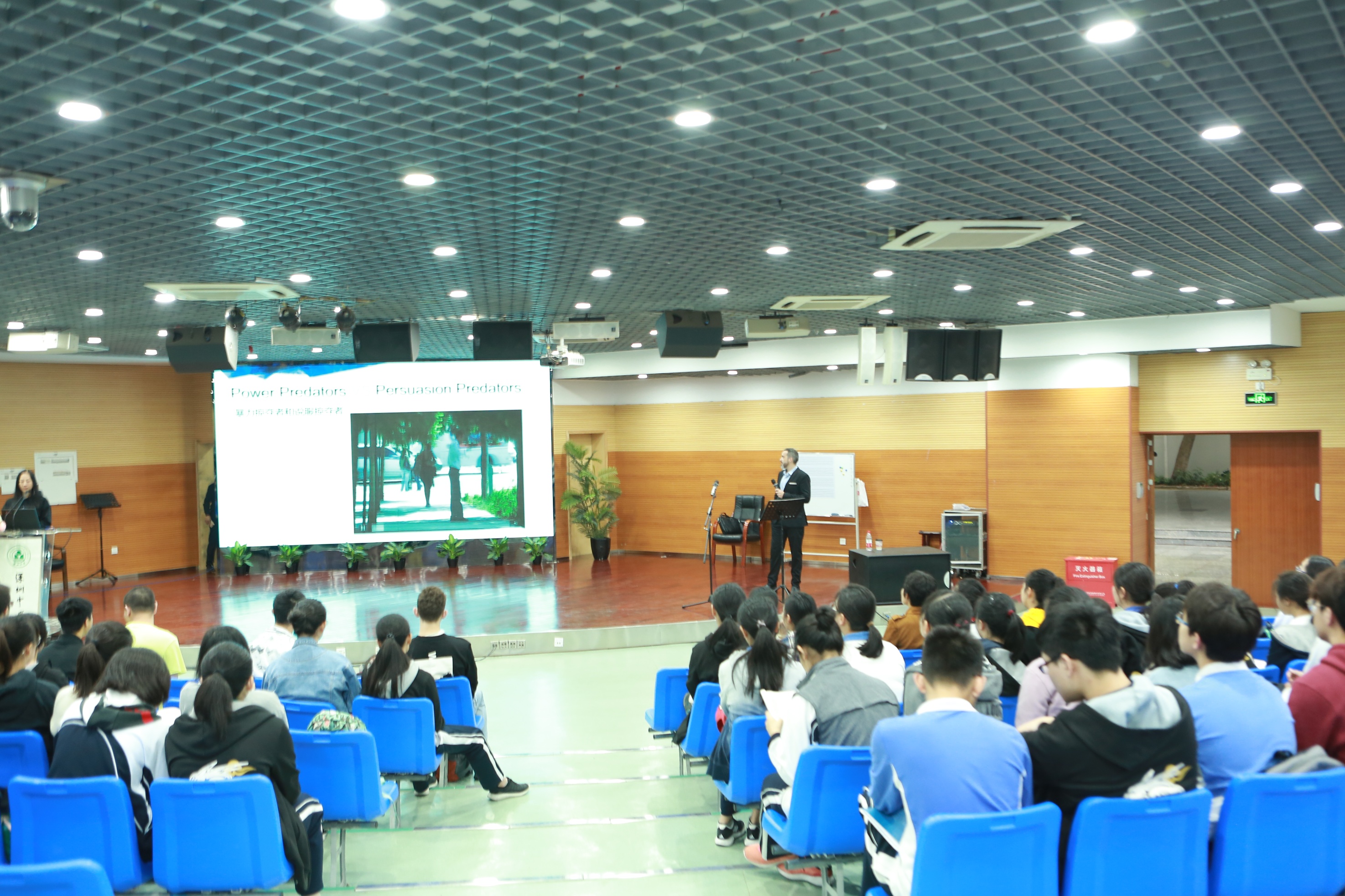 “防御岛”出国安全教育专家受邀到深圳中学作专题讲座
